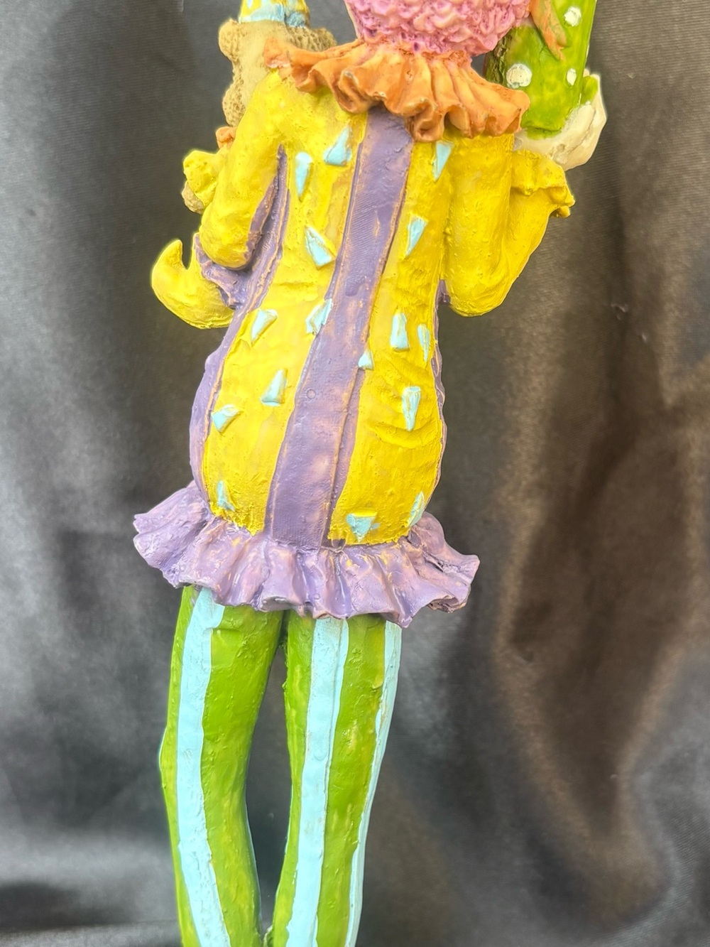 Vintage Circus Clown Figurine Holding Gift Box & Toy Bear Resin Collectible - Picture 3 of 4